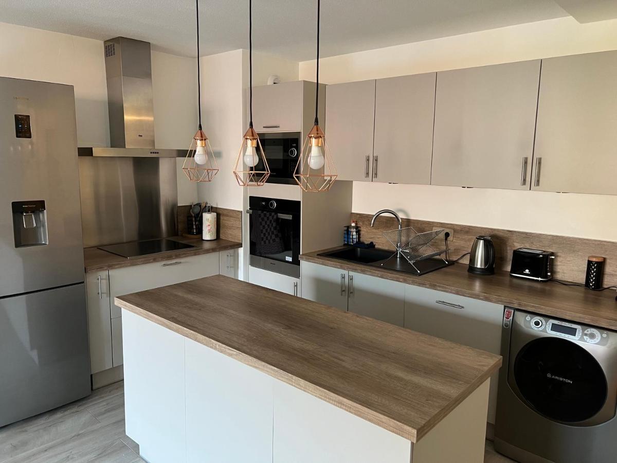 Appartement Entre Lacs, Montagnes Et Stations De Ski Бонвил Екстериор снимка