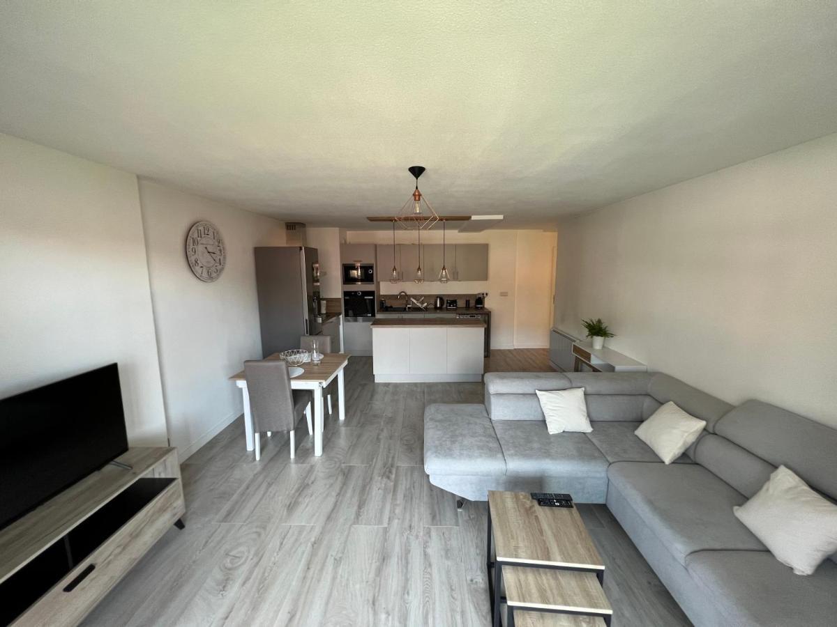 Appartement Entre Lacs, Montagnes Et Stations De Ski Бонвил Екстериор снимка