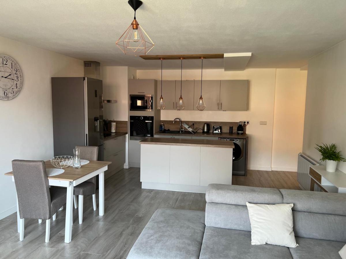 Appartement Entre Lacs, Montagnes Et Stations De Ski Бонвил Екстериор снимка