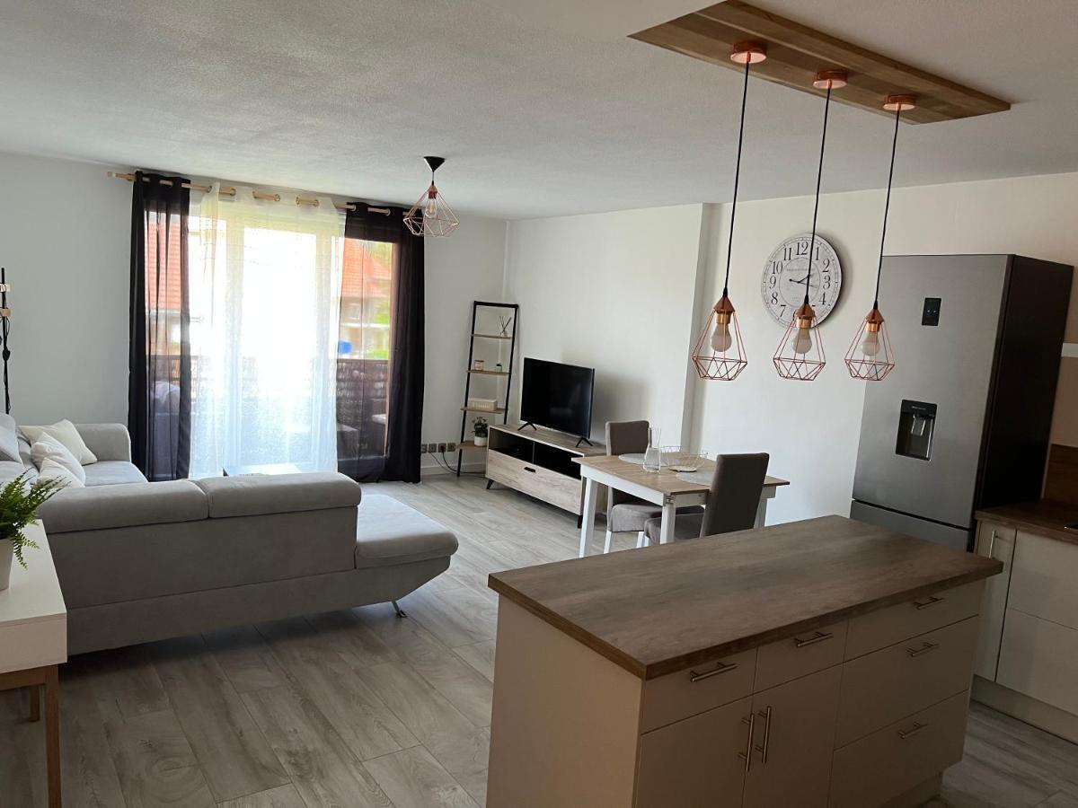 Appartement Entre Lacs, Montagnes Et Stations De Ski Бонвил Екстериор снимка
